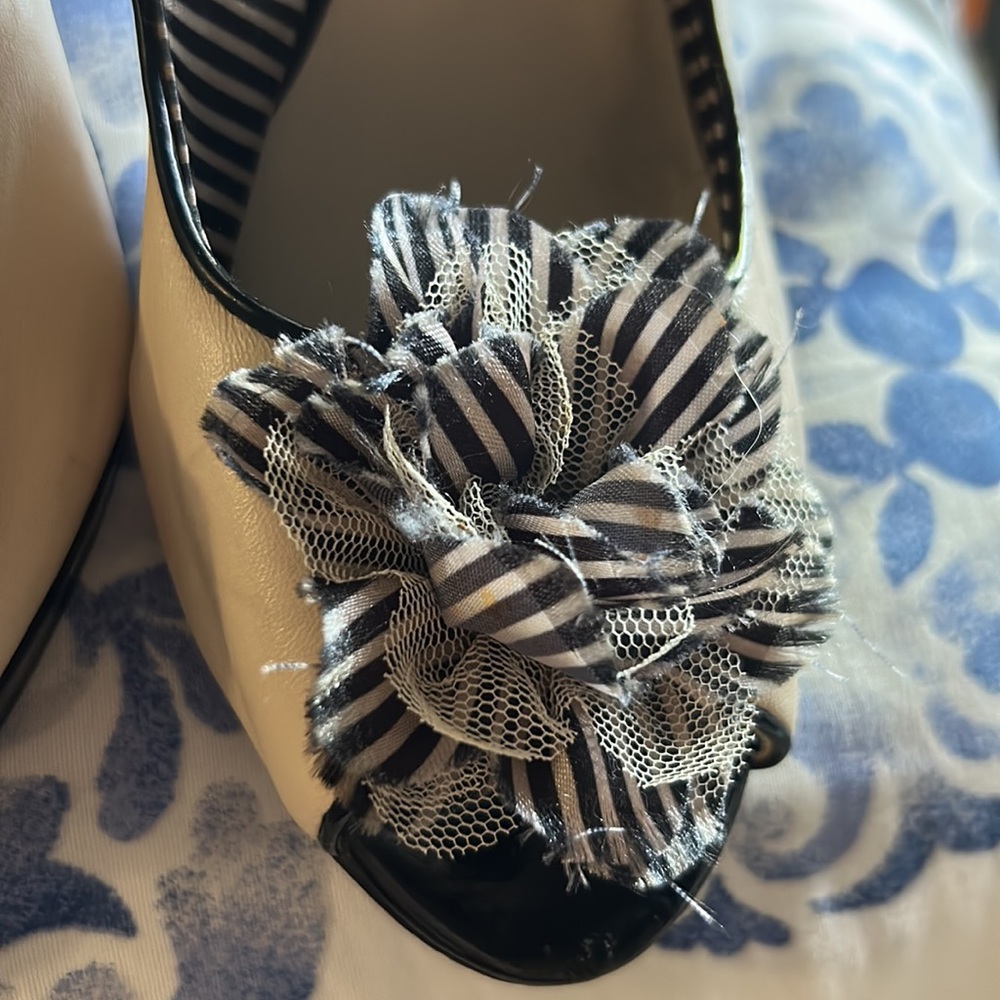 Anne Klein heels 👠 - Picture 2 of 5